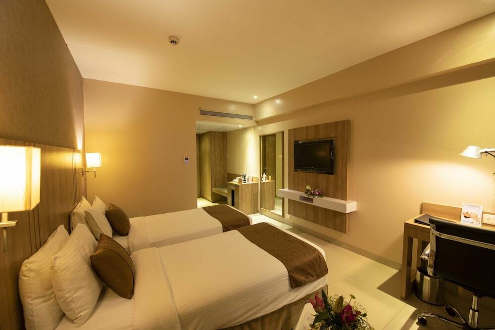 Нашик: Hotel Express Inn