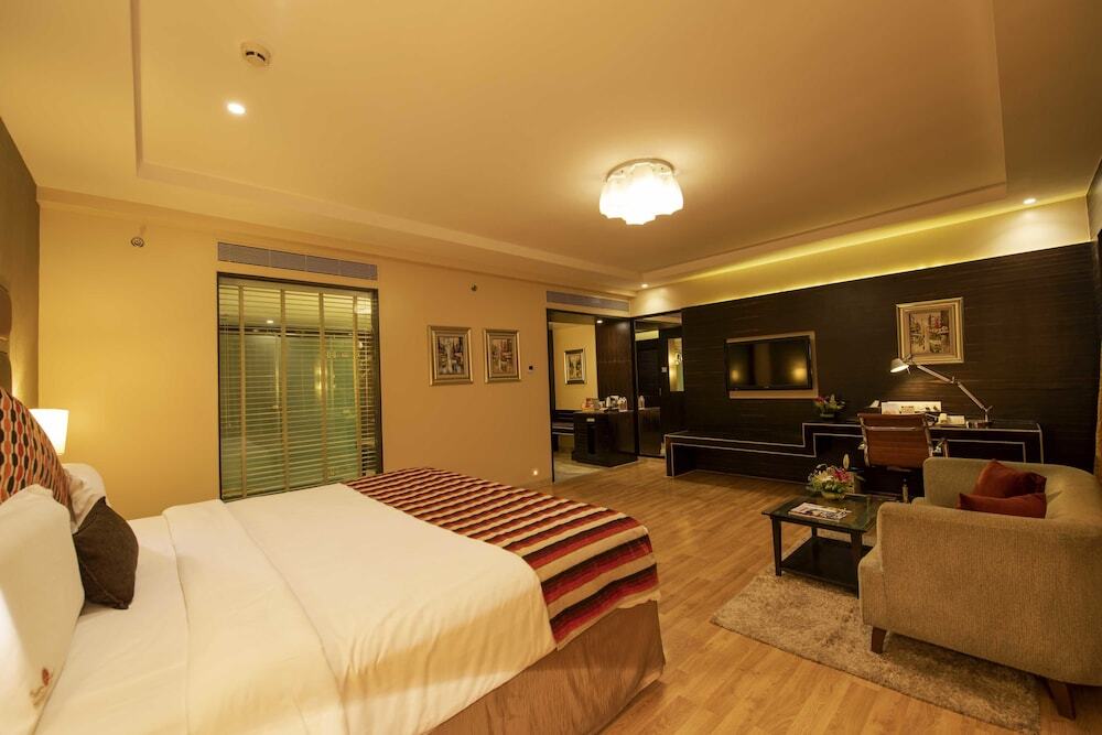 Нашик: Hotel Express Inn