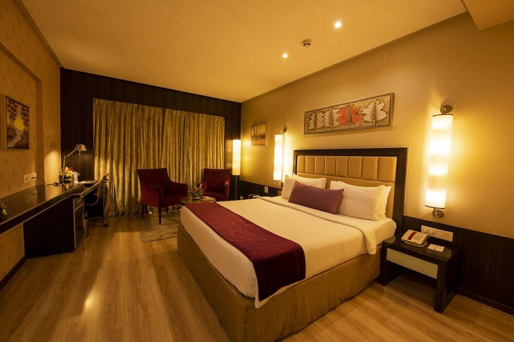 Нашик: Hotel Express Inn