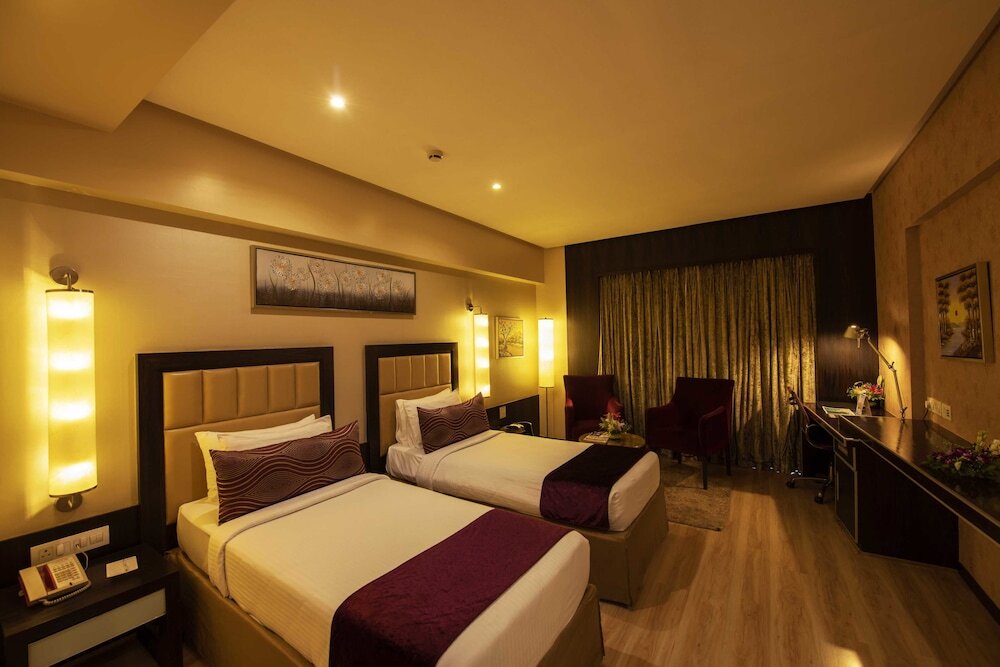 Нашик: Hotel Express Inn