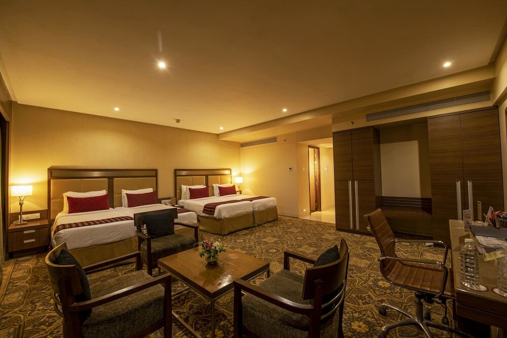 Нашик: Hotel Express Inn