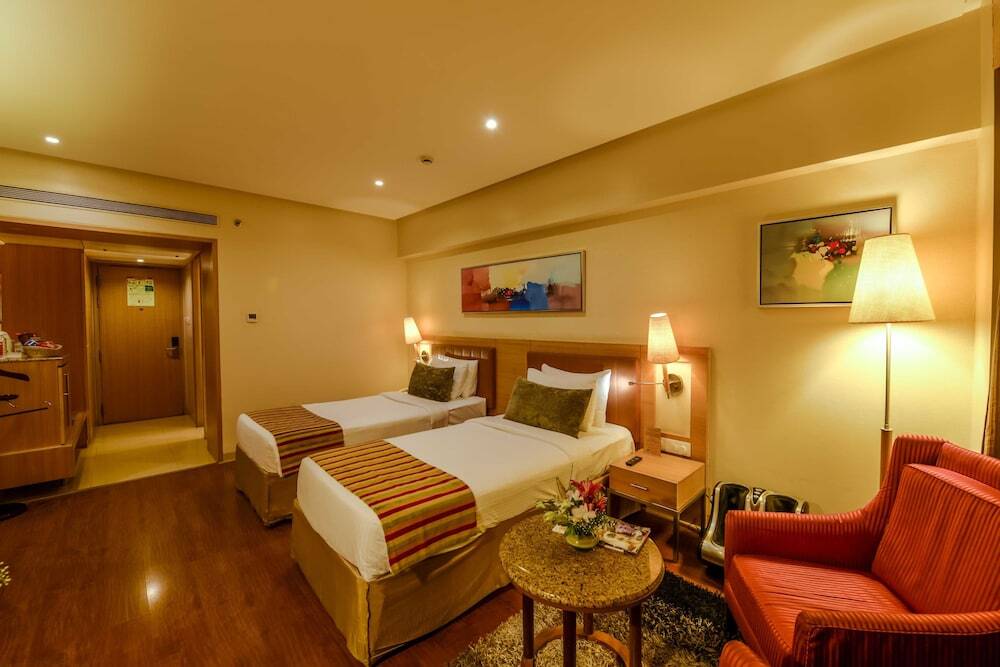 Нашик: Hotel Express Inn