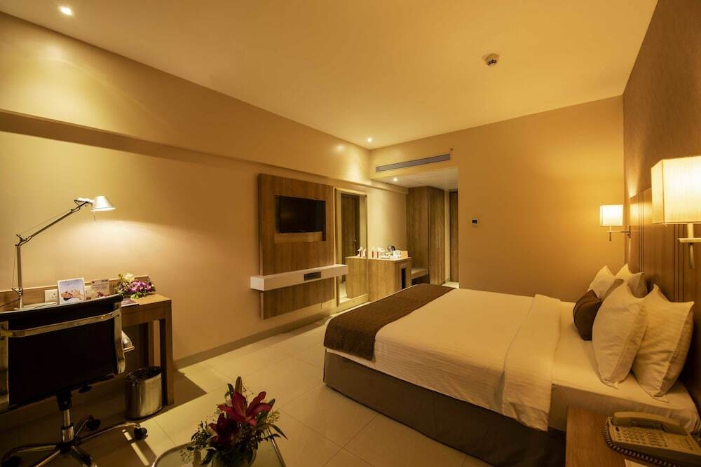 Нашик: Hotel Express Inn