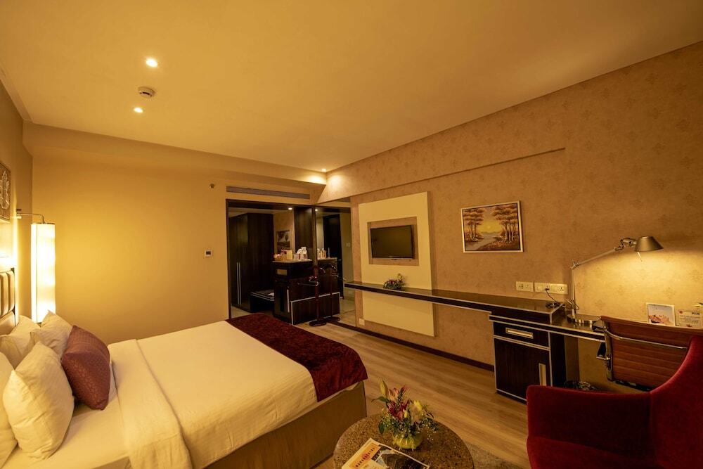 Нашик: Hotel Express Inn