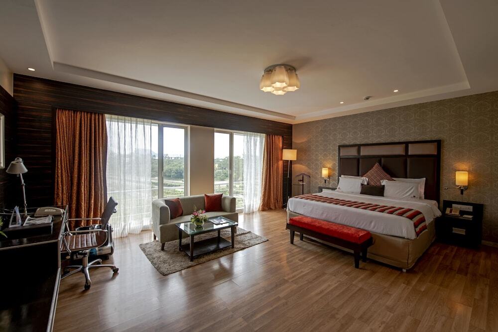 Нашик: Hotel Express Inn