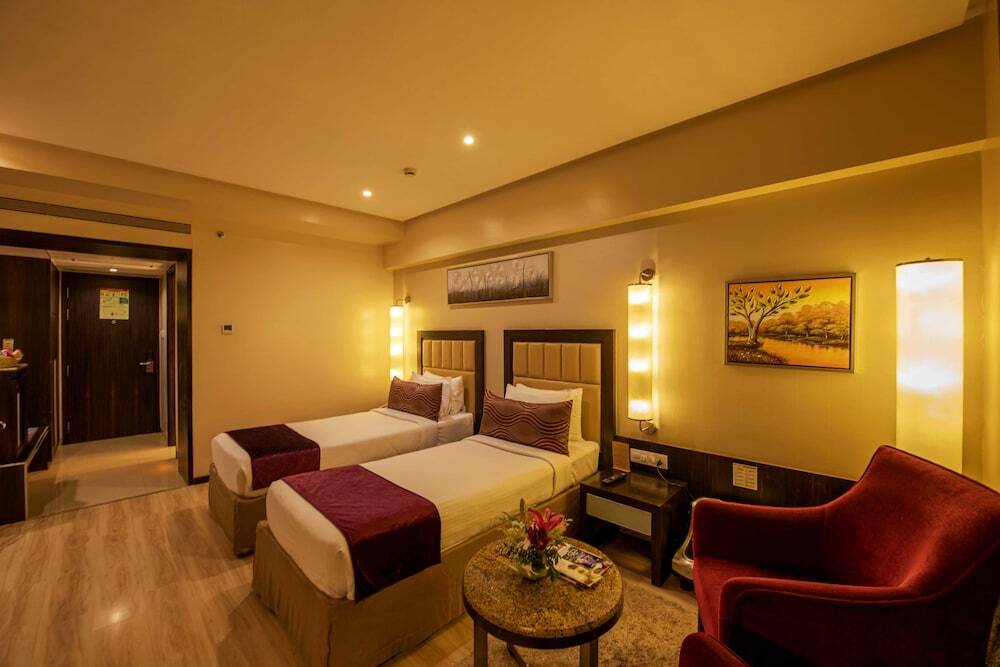Нашик: Hotel Express Inn