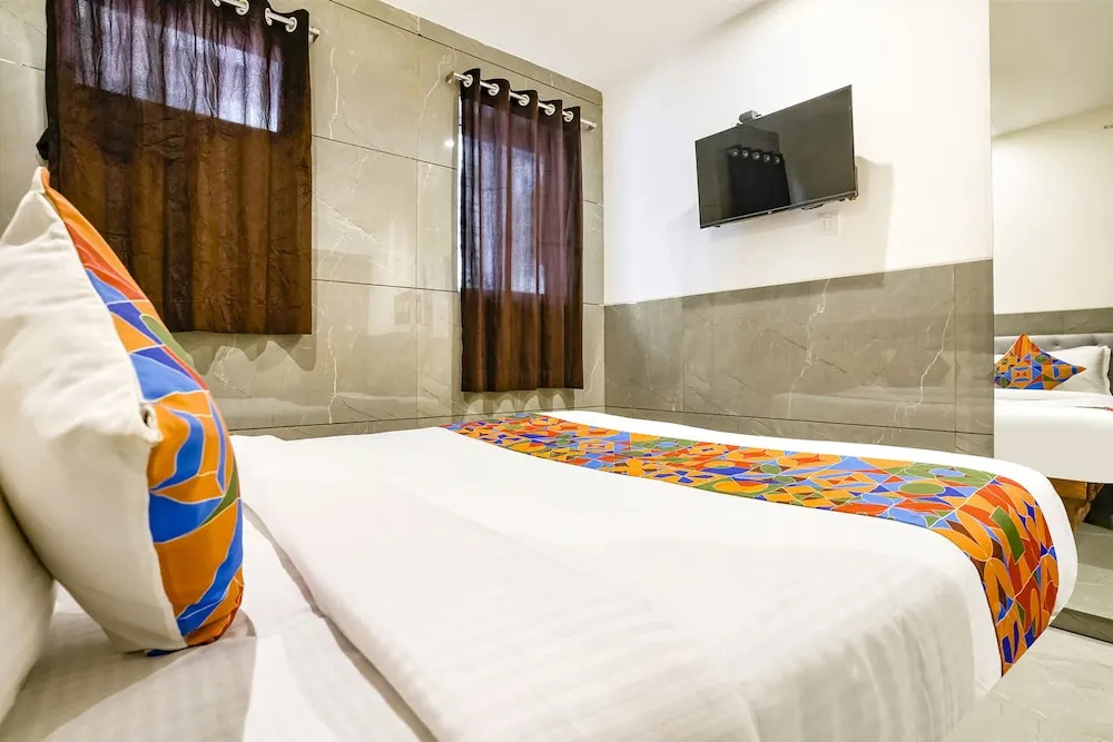 Мумбаи: FabHotel Shubham Inn