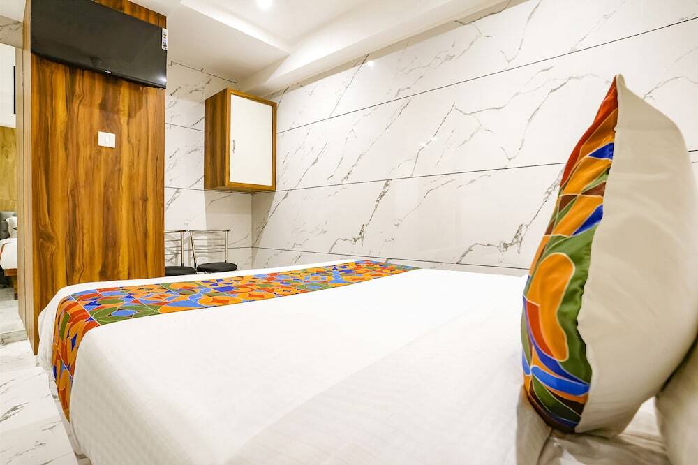 Мумбаи: FabHotel Shubham Inn