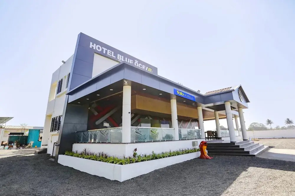 Нашик: Fabhotel Blue Ocean Mnj Resort