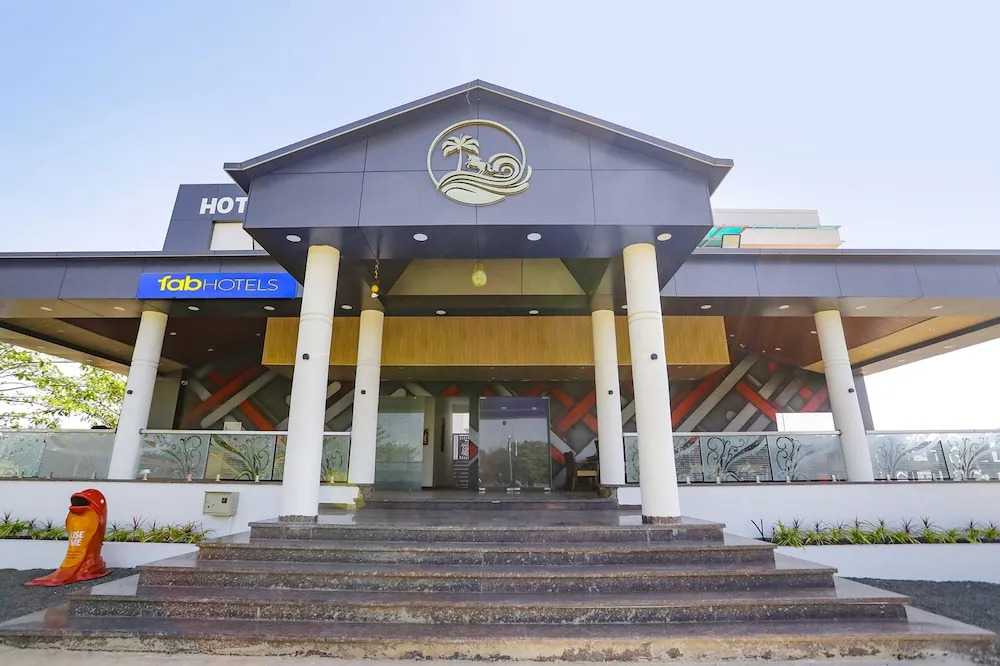 Нашик: Fabhotel Blue Ocean Mnj Resort