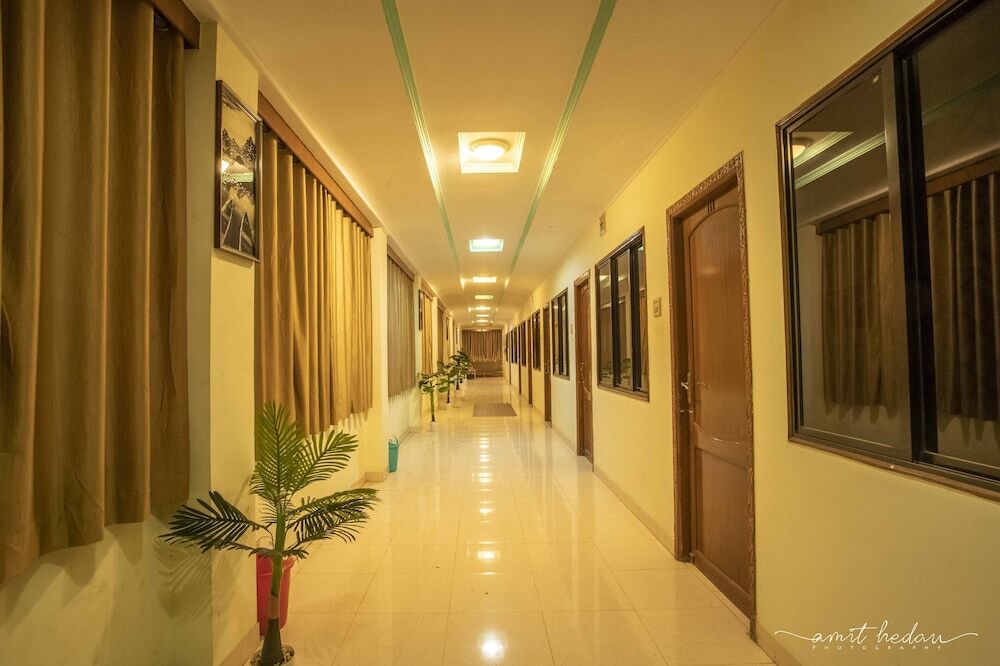Бхудж: Hotel Dollor