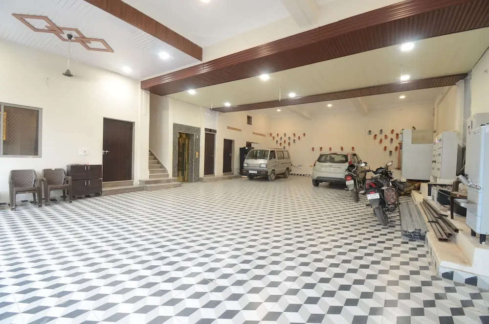 Натхдвара: Hotel Sundar Vilas - 100 Meters from Shrinathji Temple.