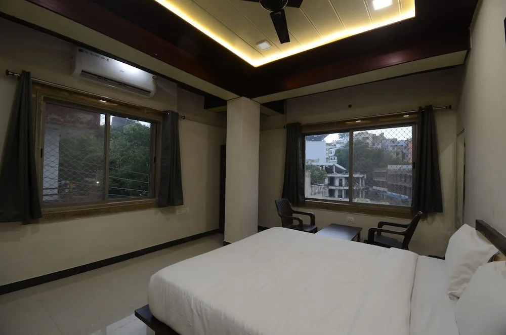 Натхдвара: Hotel Sundar Vilas - 100 Meters from Shrinathji Temple.