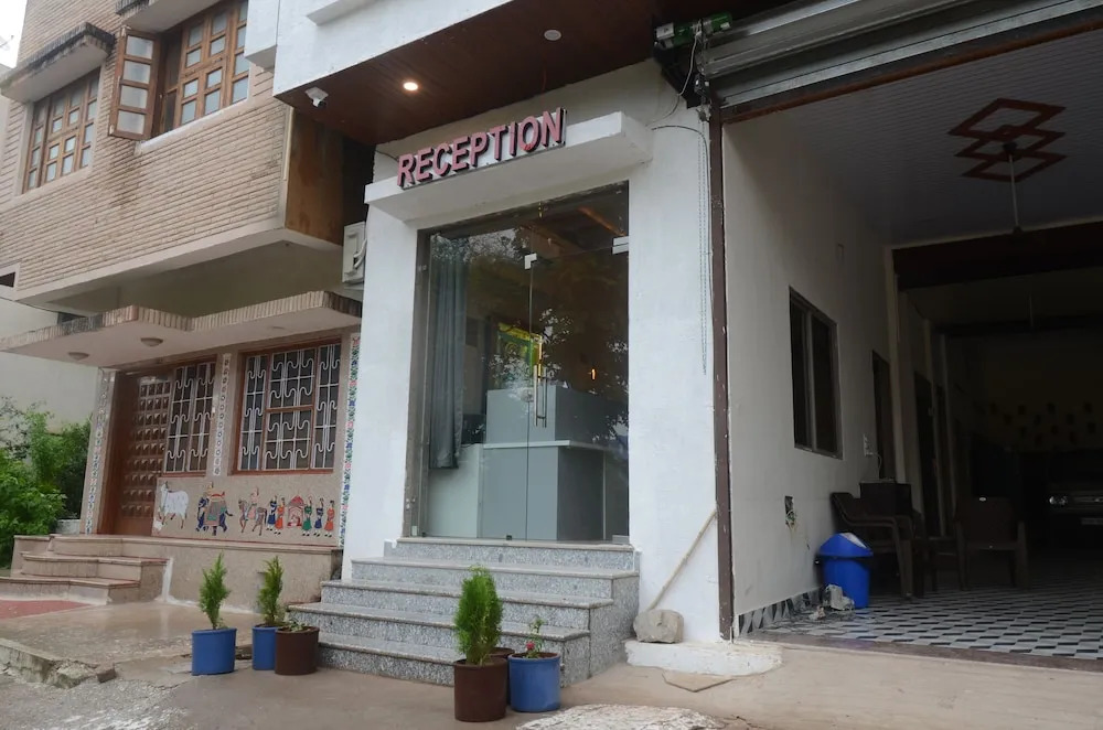 Натхдвара: Hotel Sundar Vilas - 100 Meters from Shrinathji Temple.