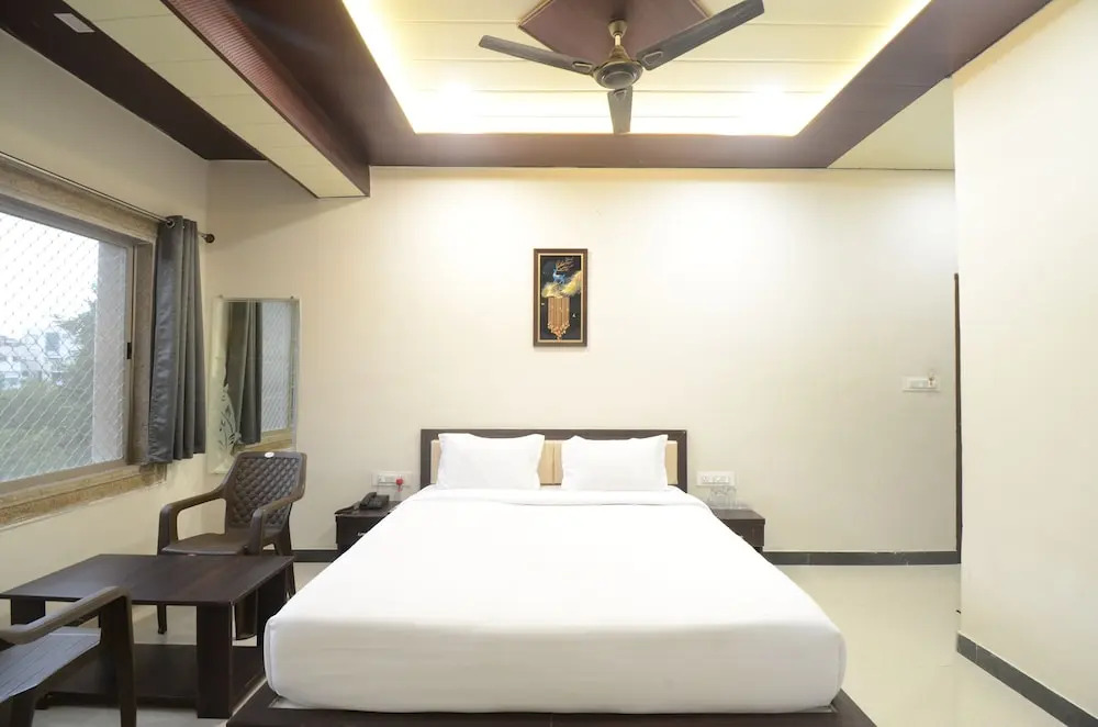Натхдвара: Hotel Sundar Vilas - 100 Meters from Shrinathji Temple.
