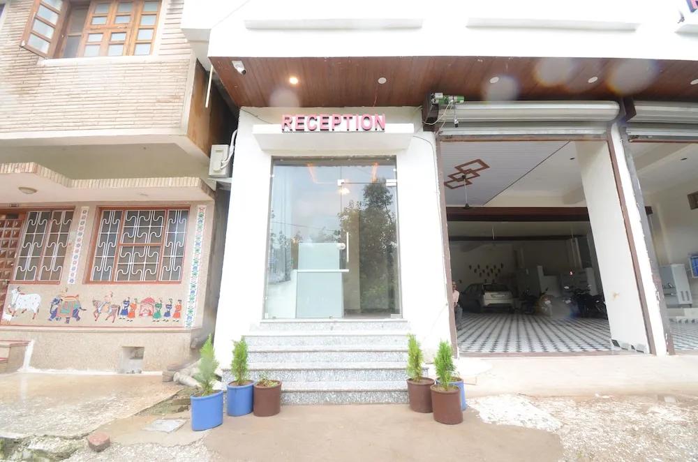 Натхдвара: Hotel Sundar Vilas - 100 Meters from Shrinathji Temple.