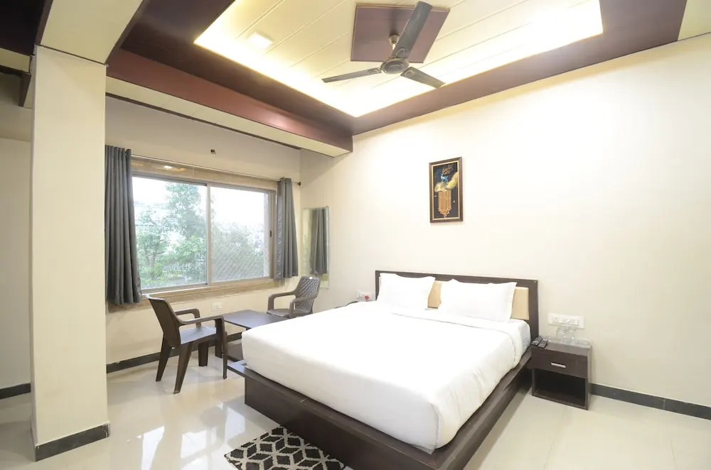 Натхдвара: Hotel Sundar Vilas - 100 Meters from Shrinathji Temple.