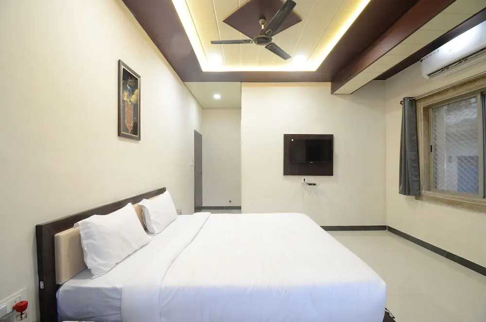 Натхдвара: Hotel Sundar Vilas - 100 Meters from Shrinathji Temple.