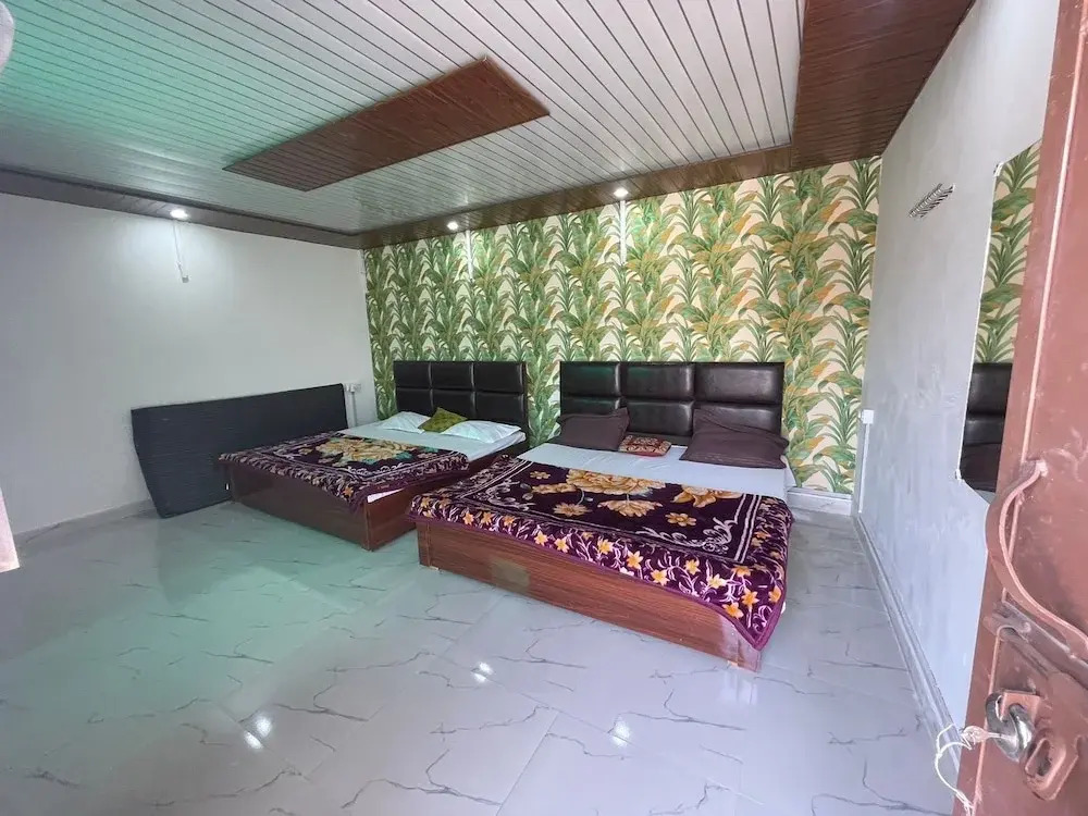Файзабад: Ayodhya Dham Hotel By GRB