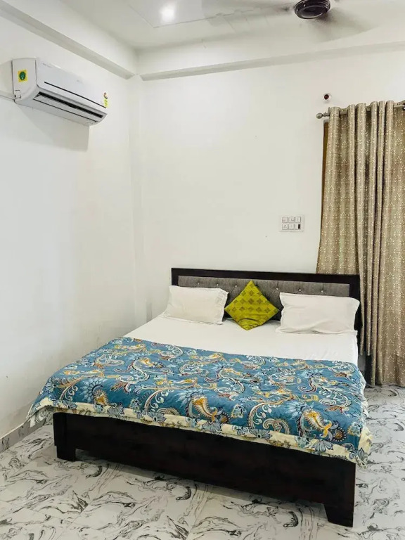 Файзабад: Ayodhya Dham Hotel By GRB