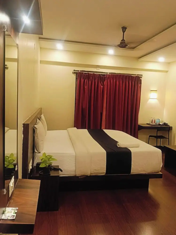 Hotel Royalwood Premier - Domlur — фото 4