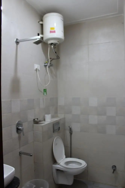 Гуруграм: Aura Luxury Studio Near Artemis Hospital