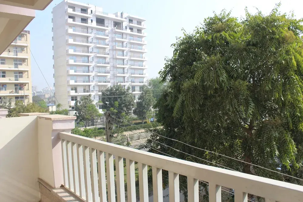 Гуруграм: Aura Luxury Studio Near Artemis Hospital