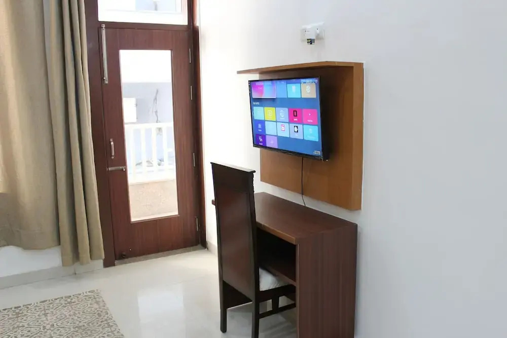 Гуруграм: Aura Luxury Studio Near Artemis Hospital