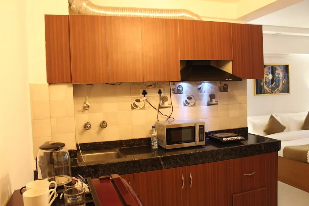 Гуруграм: Aura Luxury Studio Near Artemis Hospital