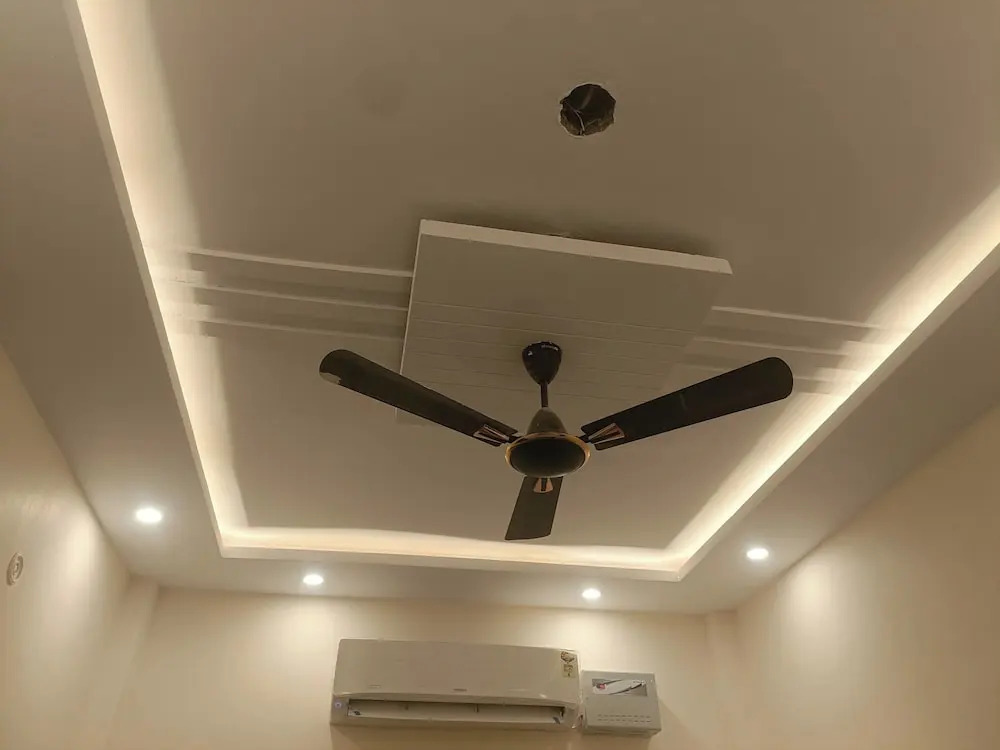 Файзабад: Madhur Kunj Guest House Pick and Drop