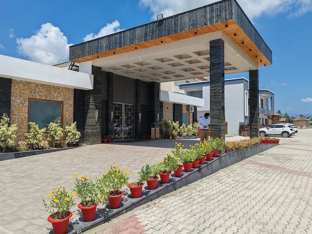 Наинитал: The Maasai Mara Resort Corbett