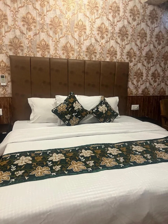 Шринагар: Hotel Golden Palm by Rattan's 1925
