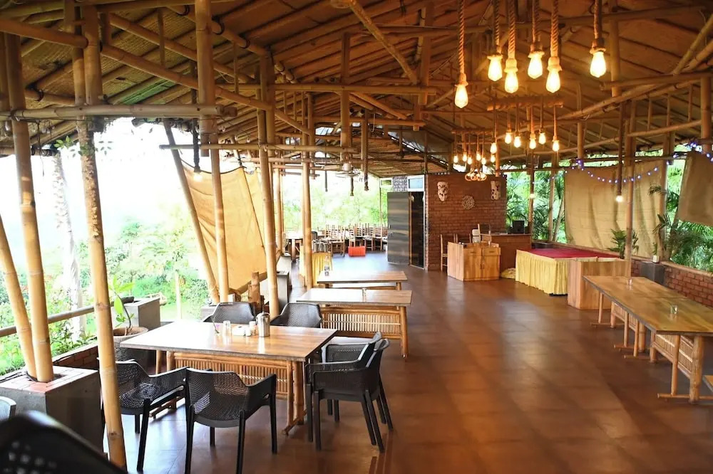 Лаваса: Bamboo and Bricks Resorts