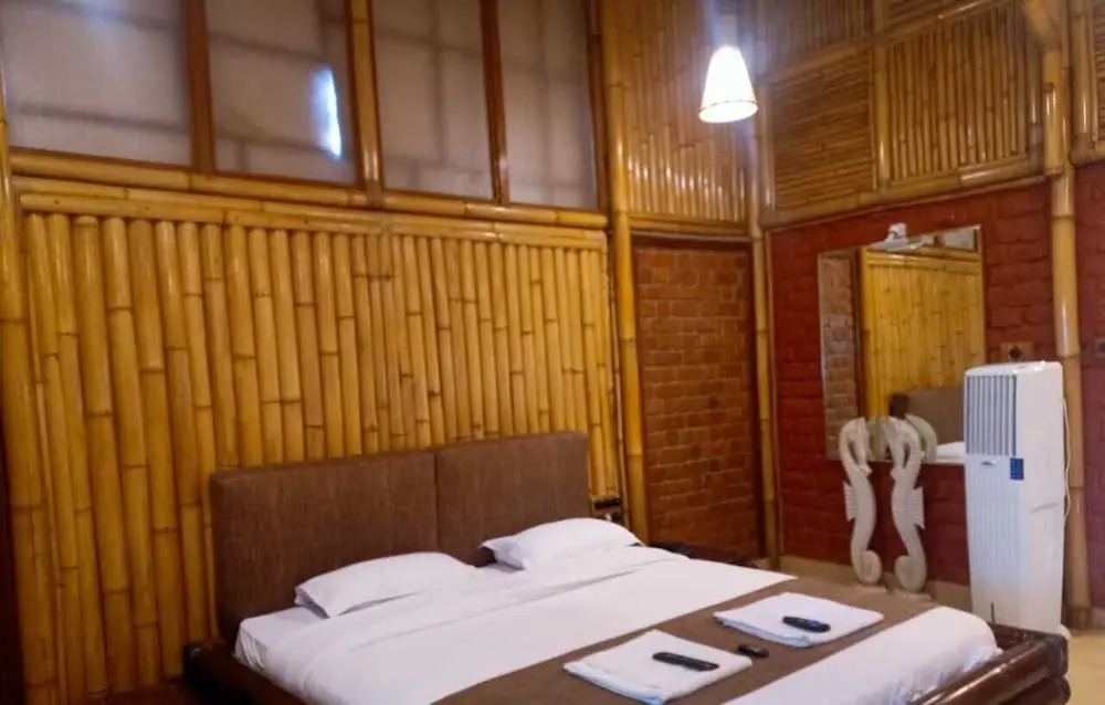 Лаваса: Bamboo and Bricks Resorts