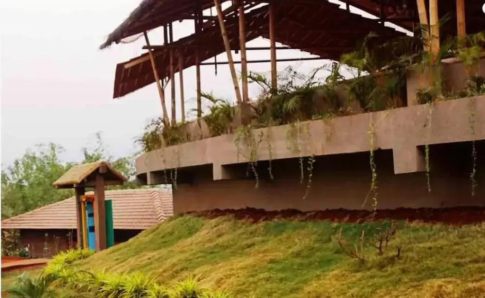 Лаваса: Bamboo and Bricks Resorts