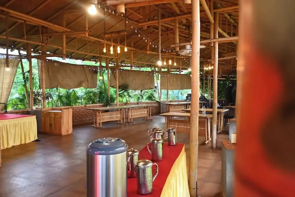 Лаваса: Bamboo and Bricks Resorts
