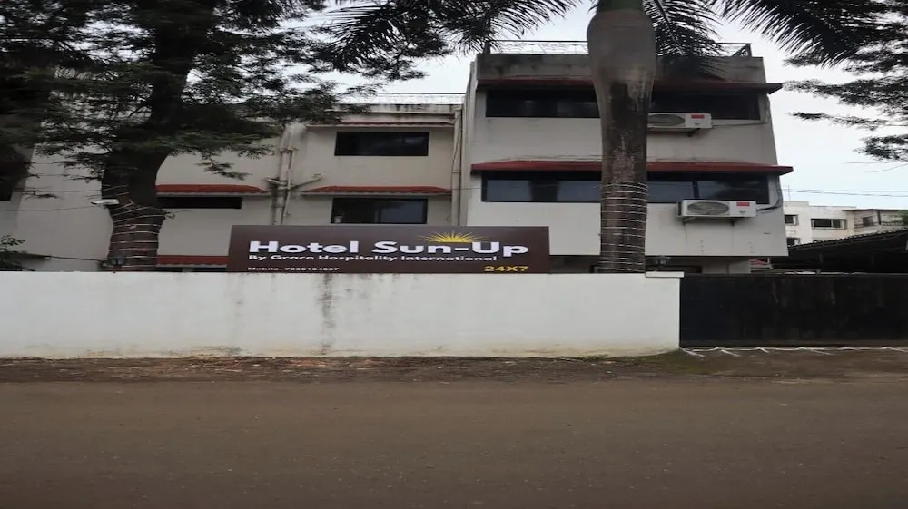 Нашик: Hotel Sun Up