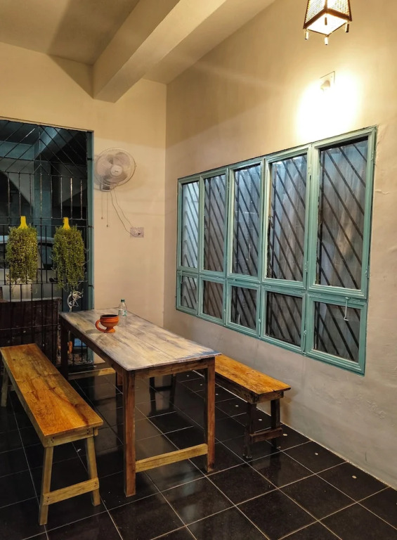 Гувахати: zion backpackers hostel