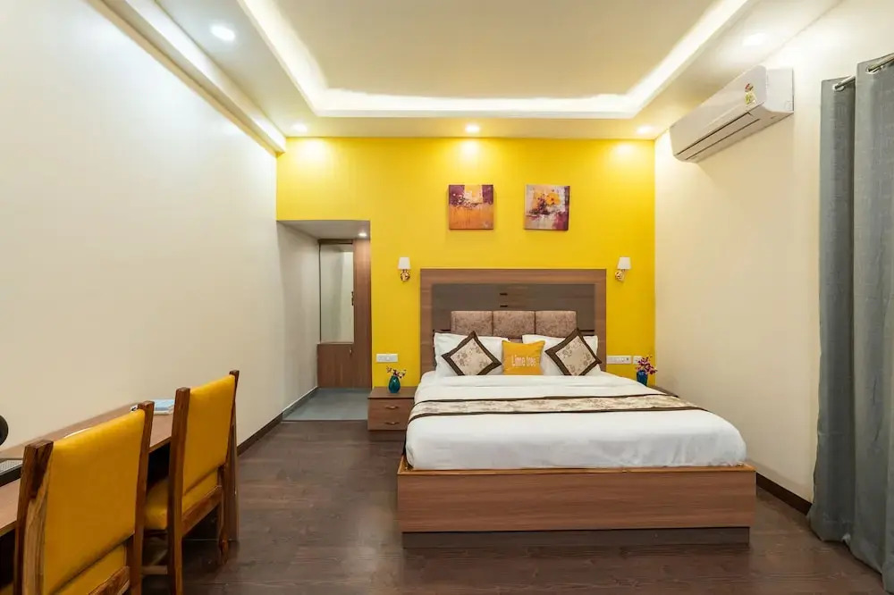 Нойда: Lime Tree Hotel & One BHK Serviced Apartment - Noida Sector 50 Metro