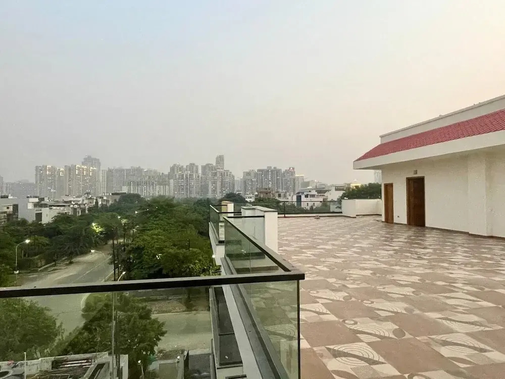 Нойда: Lime Tree Hotel & One BHK Serviced Apartment - Noida Sector 50 Metro