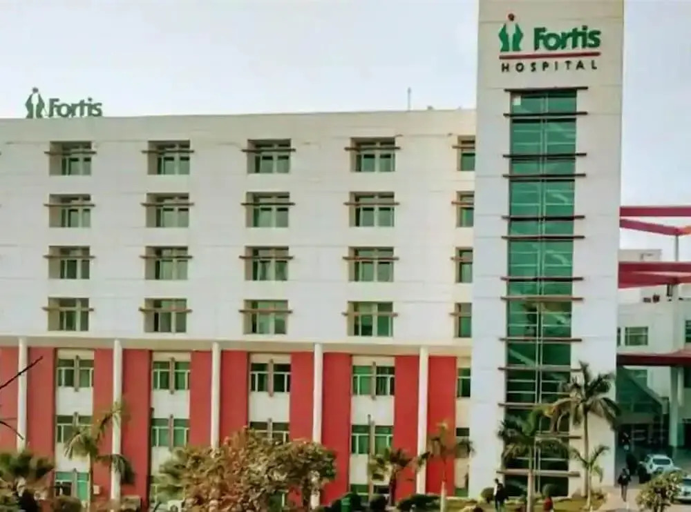 Нойда: Lime Tree Hotel & One BHK Serviced Apartment - Noida Sector 50 Metro