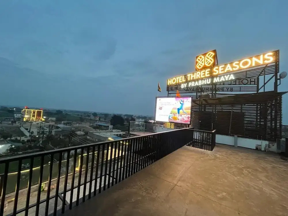 Вриндаван: Hotel Three Seasons