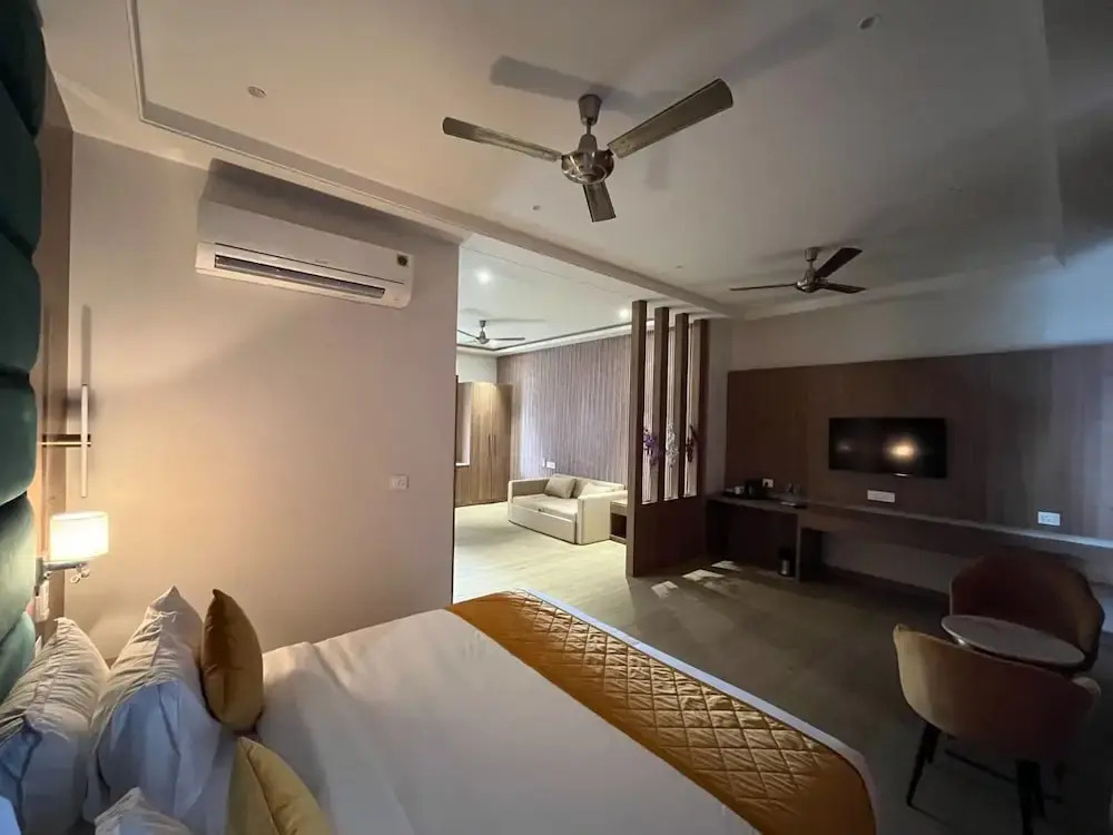 Вриндаван: Hotel Three Seasons