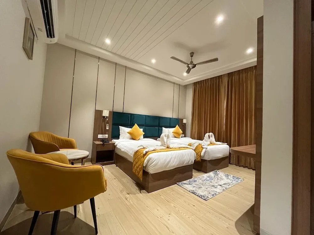 Вриндаван: Hotel Three Seasons