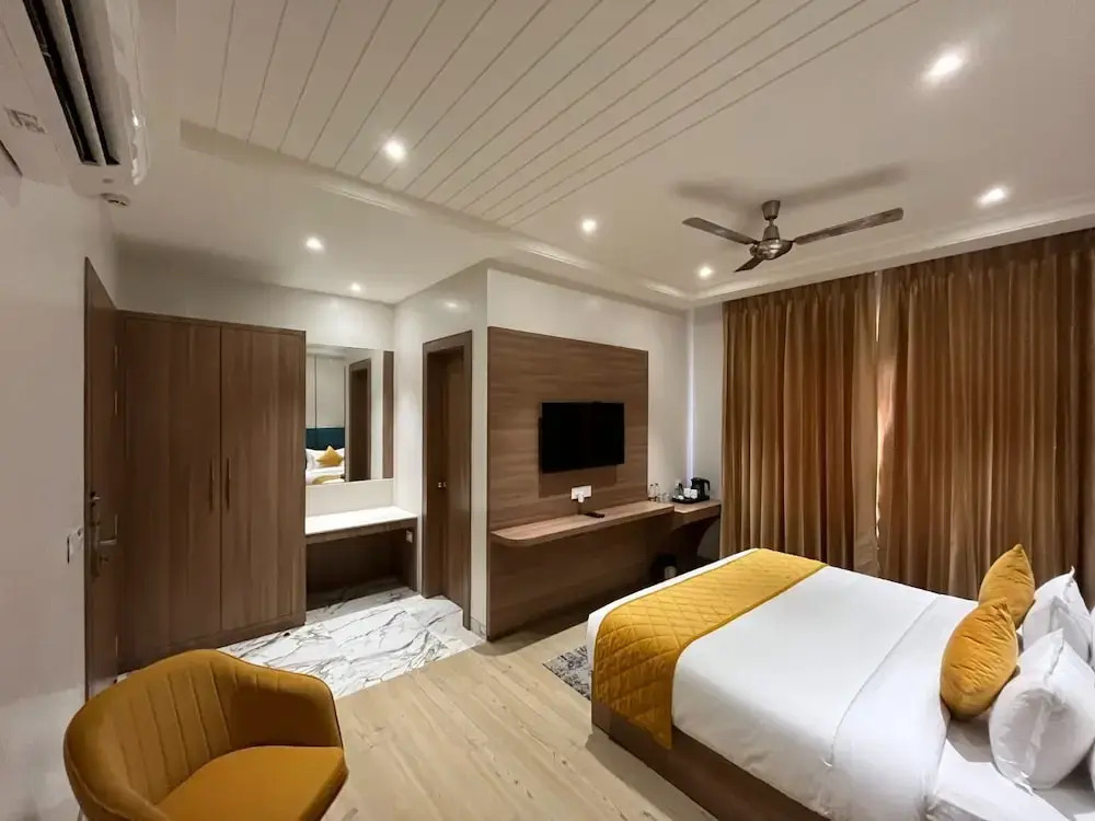 Вриндаван: Hotel Three Seasons