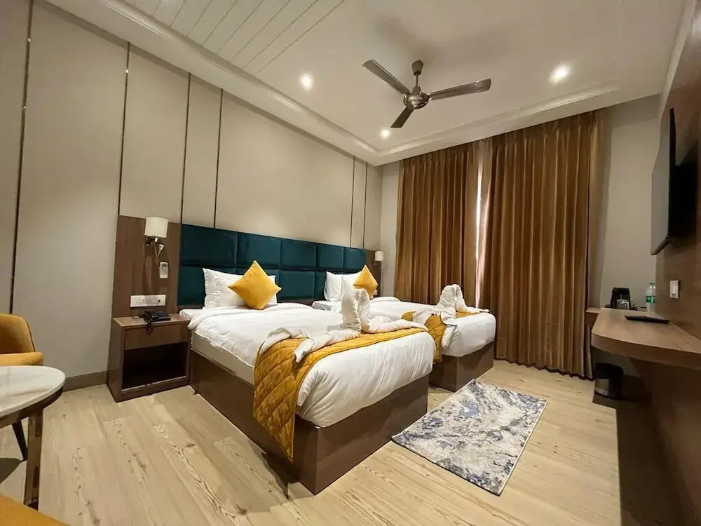 Вриндаван: Hotel Three Seasons