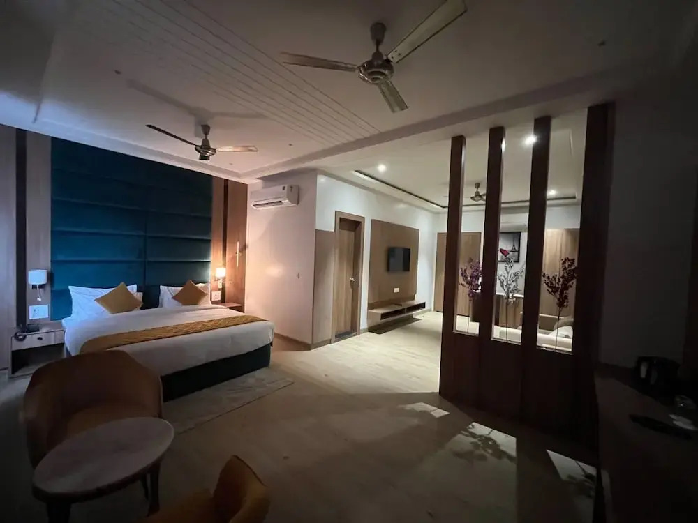Вриндаван: Hotel Three Seasons