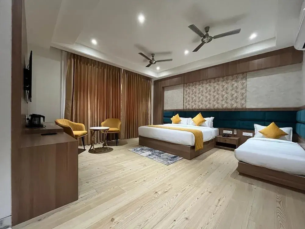 Вриндаван: Hotel Three Seasons