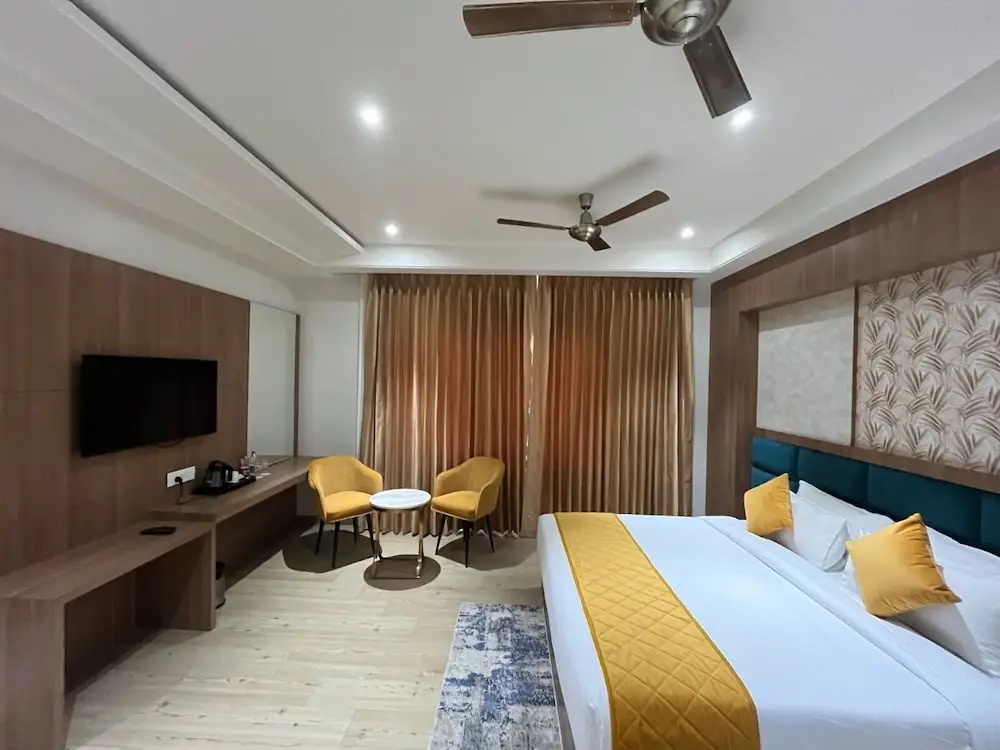 Вриндаван: Hotel Three Seasons