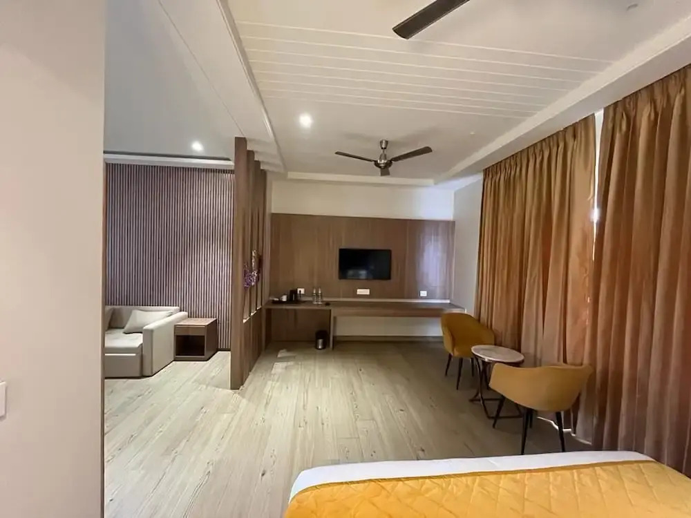 Вриндаван: Hotel Three Seasons